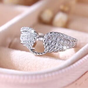 Elegant Silver Wing Design Ring